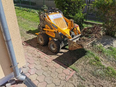 Rakodó, árokásó - 103